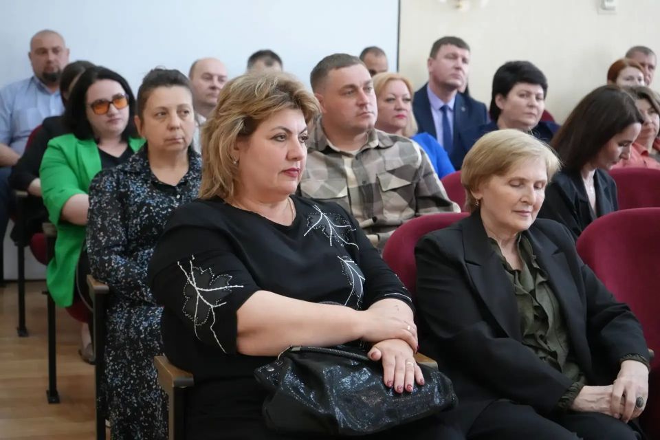 После приёма граждан Константин Затулин и Алексей Передереев встретились с активом района После приёма граждан Константин Затулин и Алексей Передереев встретились с активом района