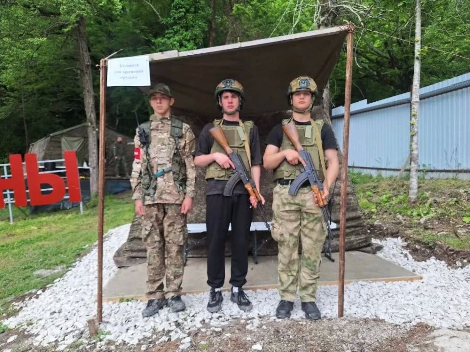 В Сочи стартовали сборы по начальной военной подготовке на форумной площадке «Мы – опора Родины» В Сочи стартовали сборы по начальной военной подготовке на форумной площадке «Мы – опора Родины»