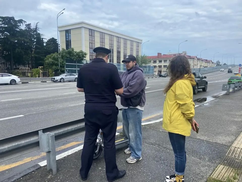 В Адлерском районе Сочи прошел рейд по контролю за средствами индивидуальной мобильности В Адлерском районе Сочи прошел рейд по контролю за средствами индивидуальной мобильности