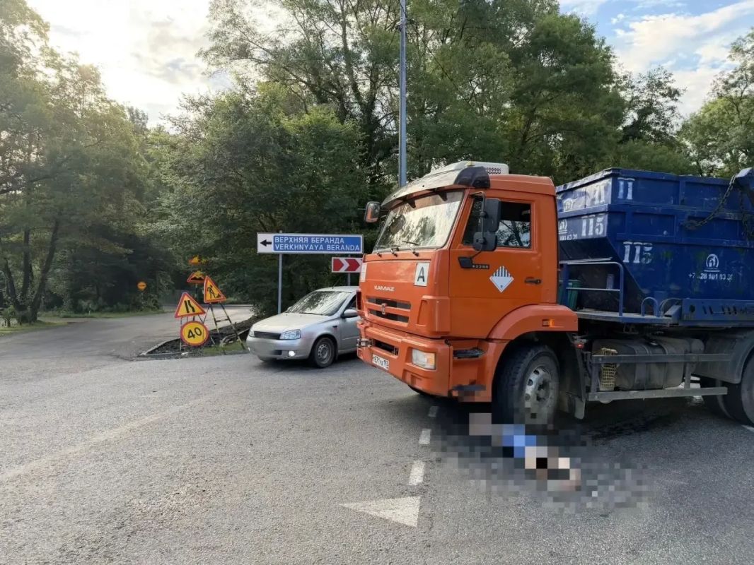 Пешеход погиб под колесами большегруза в Сочи Пешеход погиб под колесами большегруза в Сочи