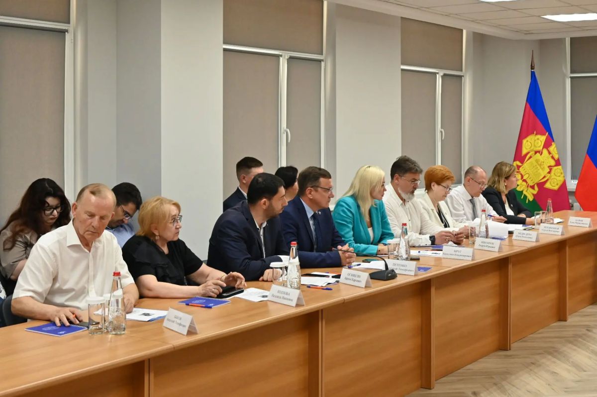 На втором заседании Совета по науке и образованию при главе города Андрее Прошунине обсудили сохранение зеленого фонда и разработку адаптивного ассортимента растений На втором заседании Совета по науке и образованию при главе города Андрее Прошунине обсудили сохранение зеленого фонда и разработку адаптивного ассортимента растений