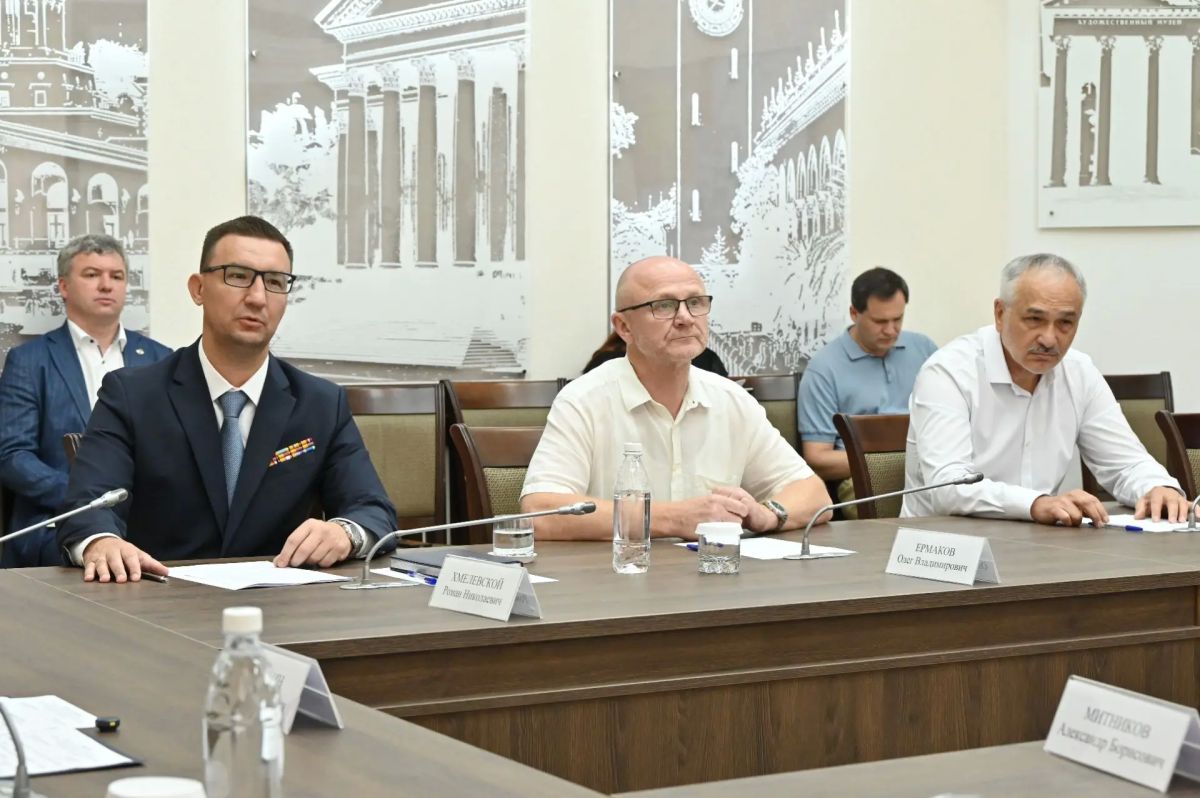 Андрей Прошунин: Встретился с участниками губернаторского кадрового проекта «Герои Кубани» Олегом Ермаковым, Романом Хмелевским и Вячеславом Чуксаном, которые завершают стажировку в органах местного самоуправления Сочи Андрей Прошунин: Встретился с участниками губернаторского кадрового проекта «Герои Кубани» Олегом Ермаковым, Романом Хмелевским и Вячеславом Чуксаном, которые завершают стажировку в органах местного самоуправления Сочи