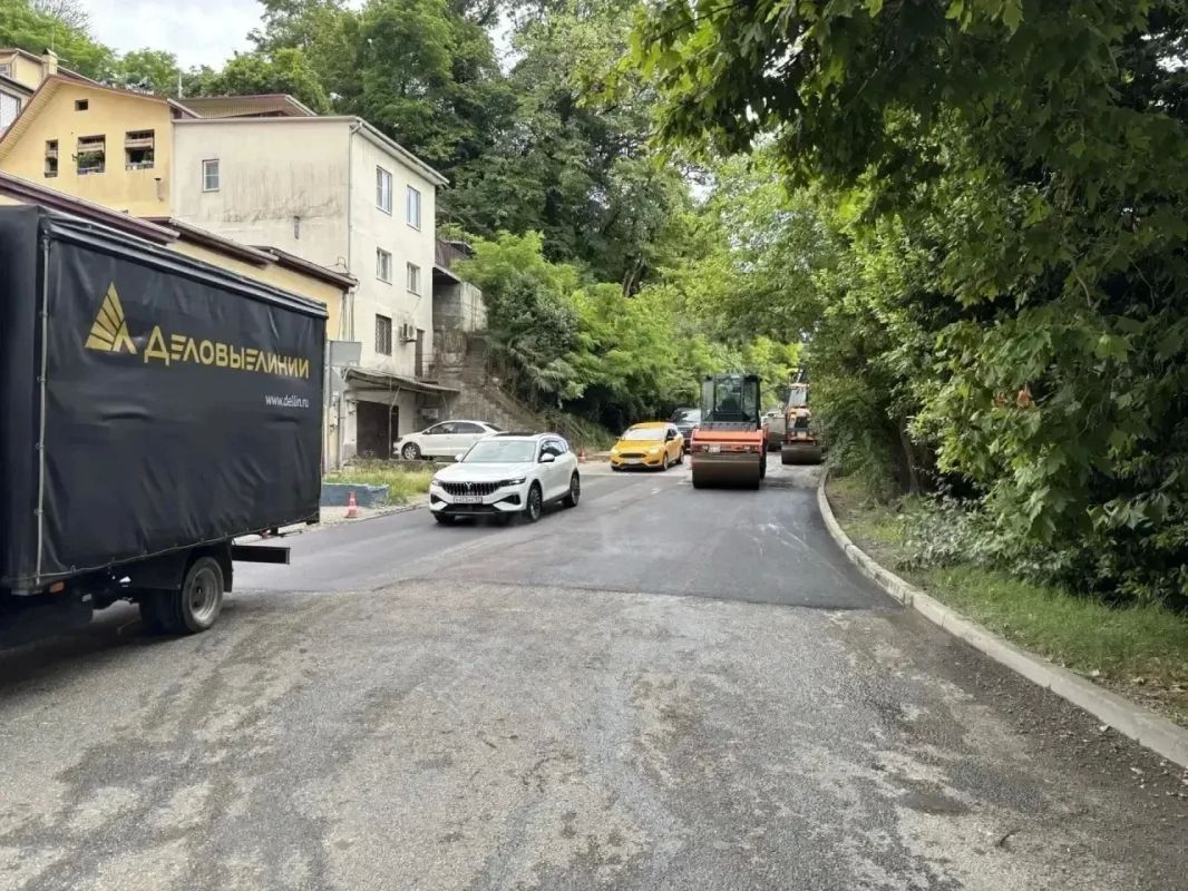 Продолжаем работы по улучшению состояния дорожной сети города, в том числе на основании поступивших жалоб от граждан Продолжаем работы по улучшению состояния дорожной сети города, в том числе на основании поступивших жалоб от граждан