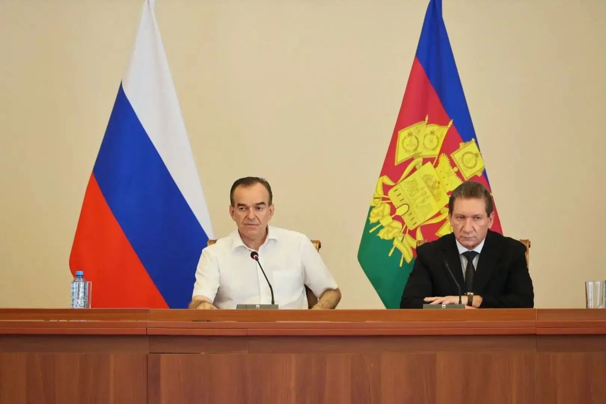Губернатор Краснодарского края Вениамин Кондратьев и начальник регионального Управления ФСБ России Леонид Михайлюк провели совместное заседание Антитеррористической комиссии и Оперативного штаба Губернатор Краснодарского края Вениамин Кондратьев и начальник регионального Управления ФСБ России Леонид Михайлюк провели совместное заседание Антитеррористической комиссии и Оперативного штаба