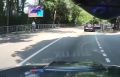 Две девушки устроили шоу в Сочи в движущейся машине, встав на полный рост
