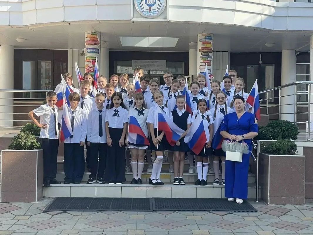 В Сочи в День знаний более 77 тысяч школьников сели за парты В Сочи в День знаний более 77 тысяч школьников сели за парты