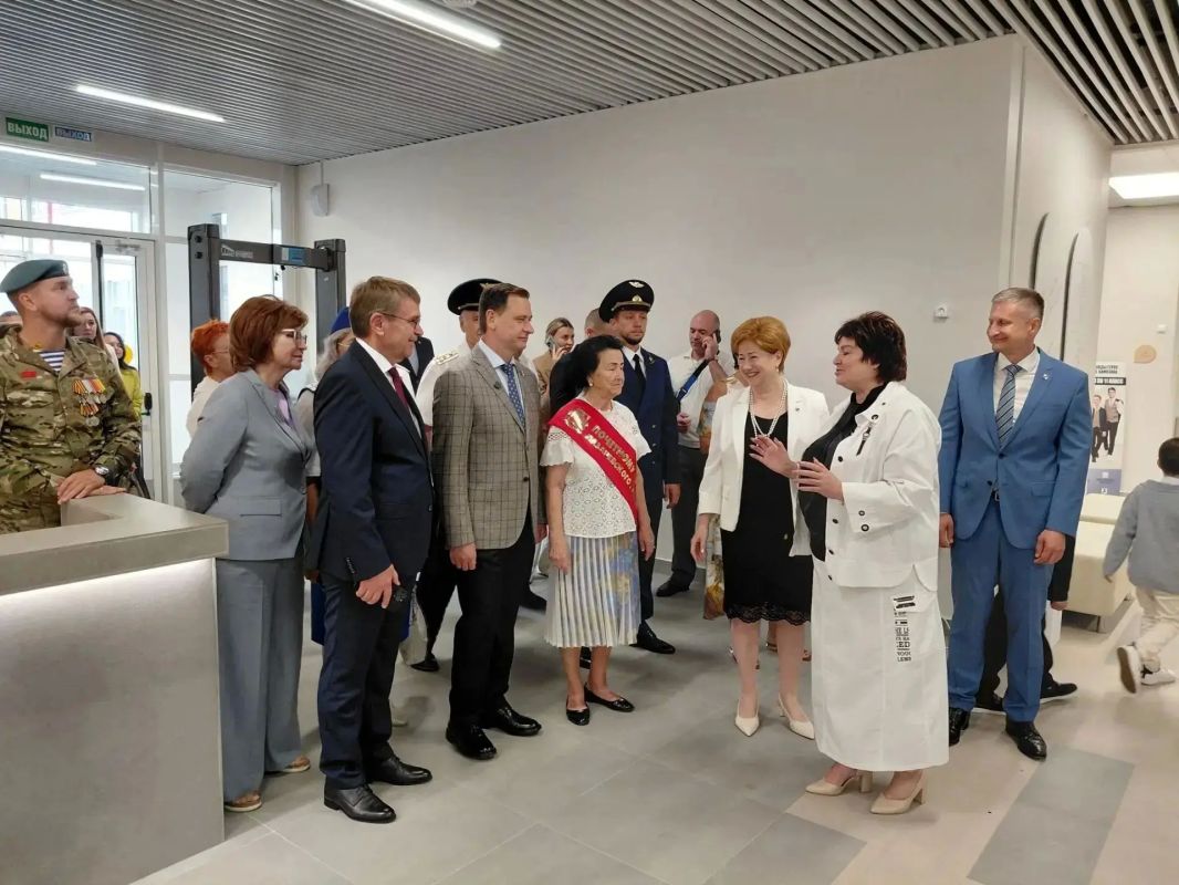 В Сочи в День знаний открыта новая школа на 1100 мест в Лазаревском районе В Сочи в День знаний открыта новая школа на 1100 мест в Лазаревском районе