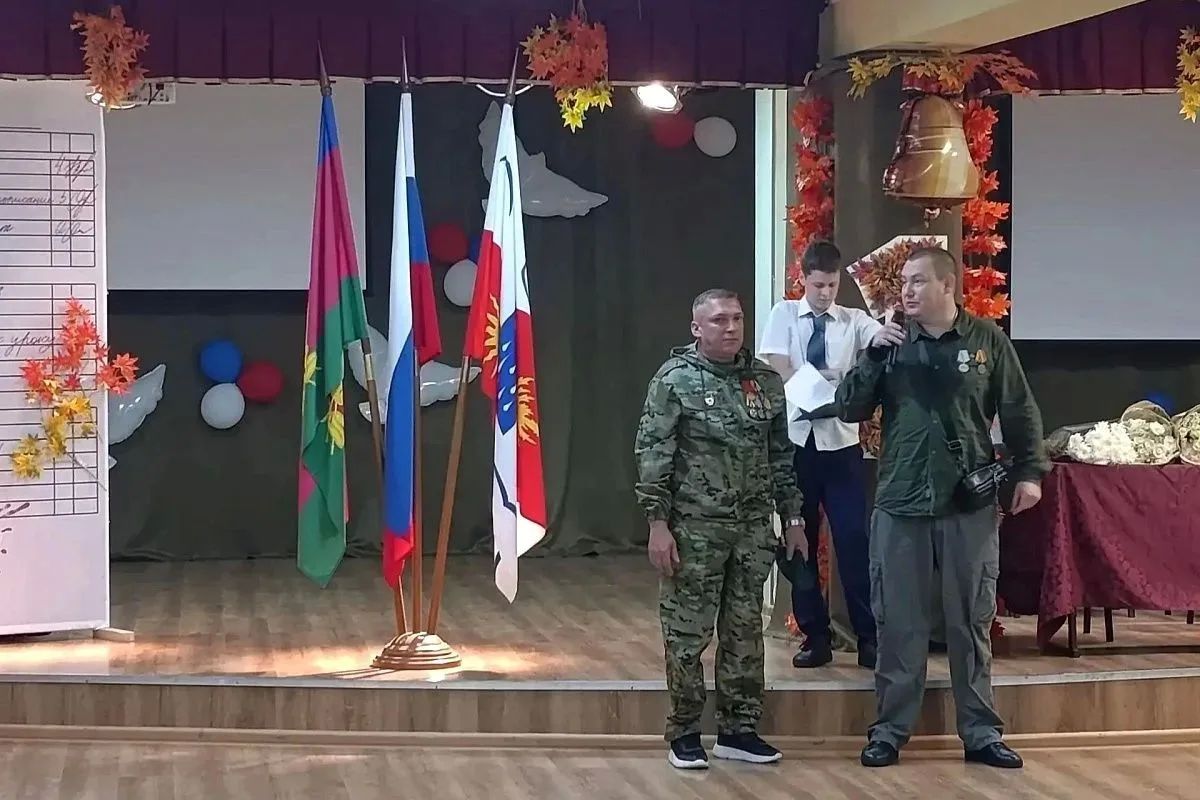 В Сочи ко Дню знаний открылась музейная экспозиция «Герои СВО – наши земляки» В Сочи ко Дню знаний открылась музейная экспозиция «Герои СВО – наши земляки»