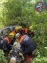 В Сочи легковушка повисла над обрывом после ДТП