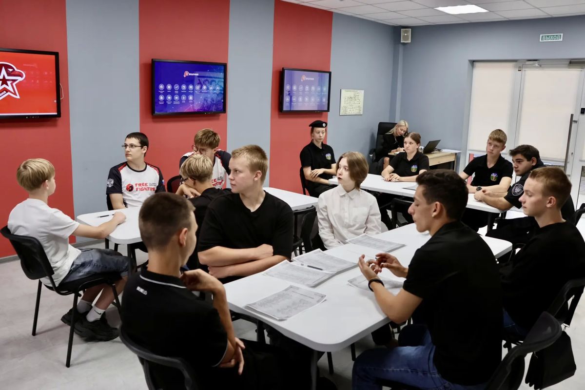 В Цифровом Доме ЮНАРМИИ прошла интеллектуальная игра ко Дню языков народов России В Цифровом Доме ЮНАРМИИ прошла интеллектуальная игра ко Дню языков народов России