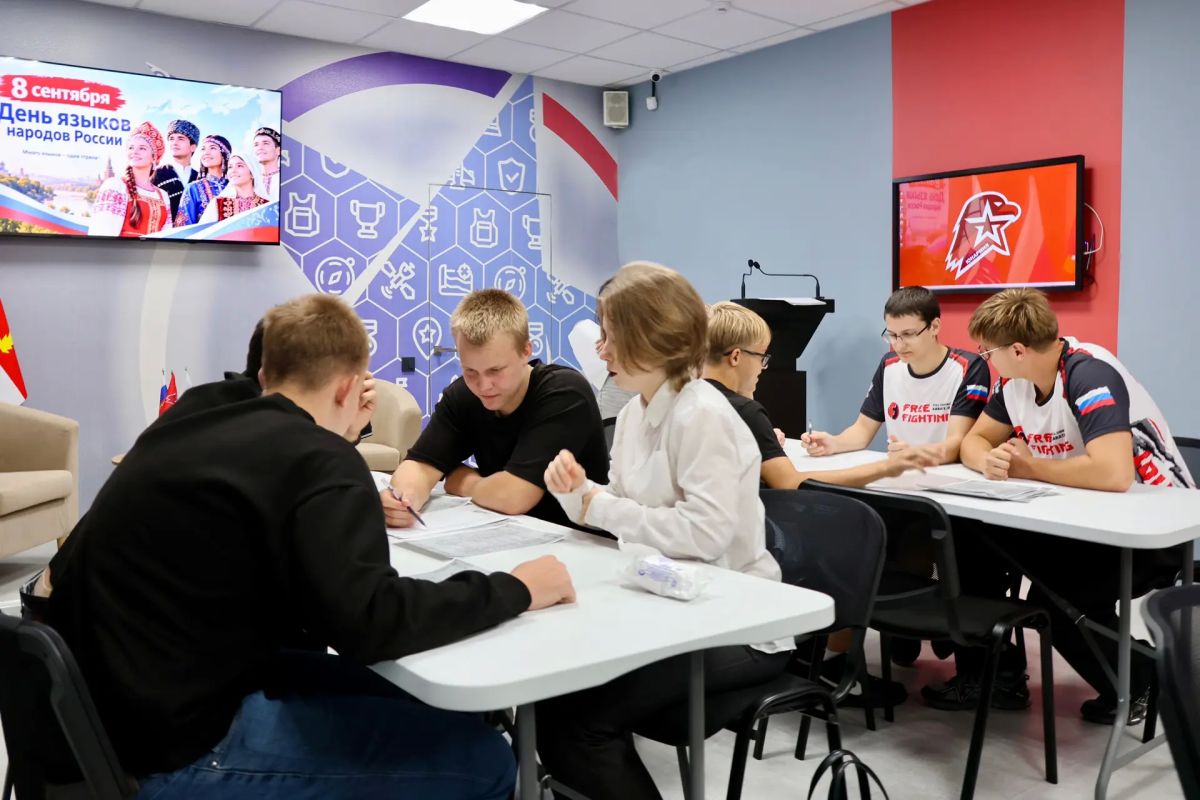 В Цифровом Доме ЮНАРМИИ прошла интеллектуальная игра ко Дню языков народов России В Цифровом Доме ЮНАРМИИ прошла интеллектуальная игра ко Дню языков народов России