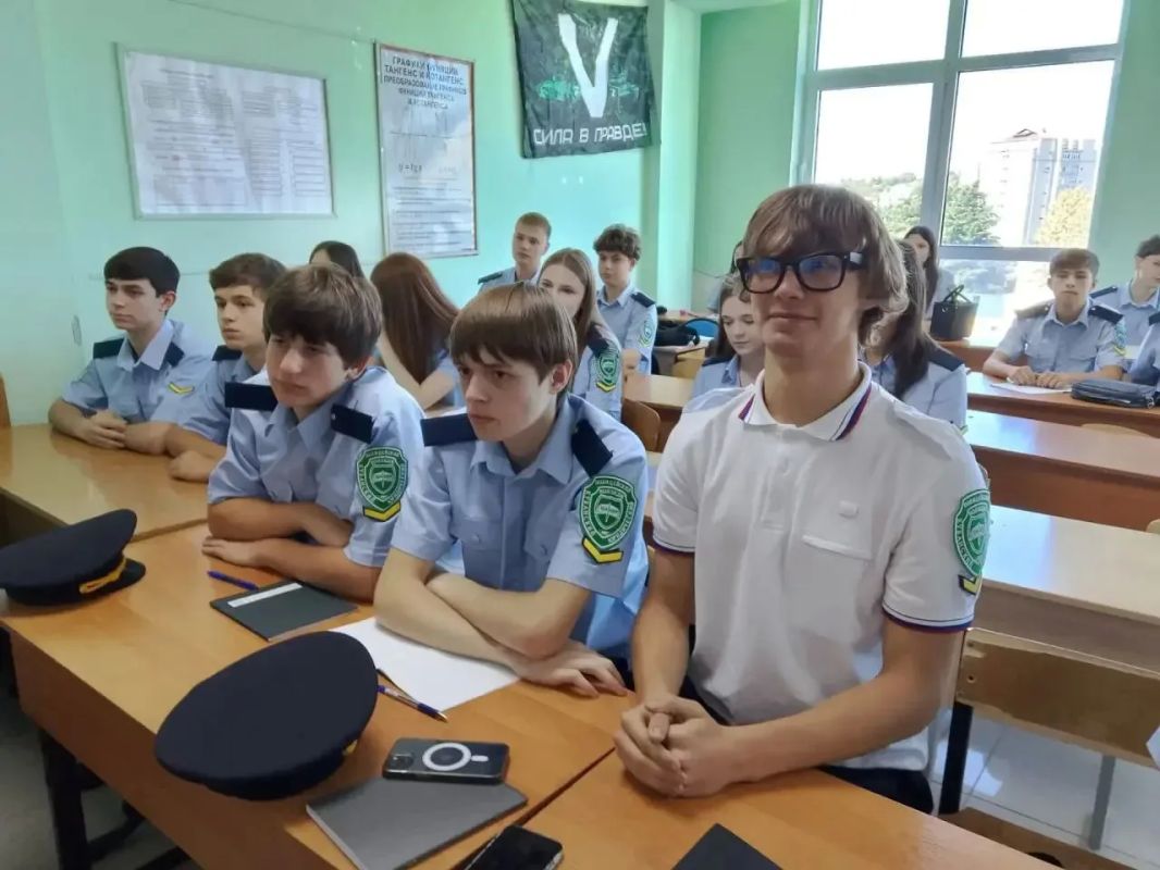Накануне выборов и в Госдуму студенты 1го и 2го курсов Кубанского юридического полицейского колледжа встретились с председателем избирательной комиссии «Приморская» в Сочи — Валентиной Ткачевой Накануне выборов и в Госдуму студенты 1го и 2го курсов Кубанского юридического полицейского колледжа встретились с председателем избирательной комиссии «Приморская» в Сочи — Валентиной Ткачевой