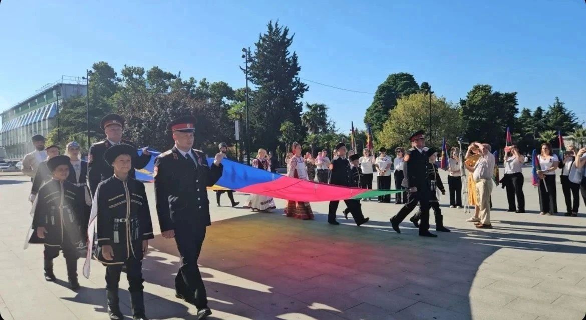 В Сочи прошла торжественная церемония поднятия Флага Краснодарского края ко дню 89-летия образования региона В Сочи прошла торжественная церемония поднятия Флага Краснодарского края ко дню 89-летия образования региона