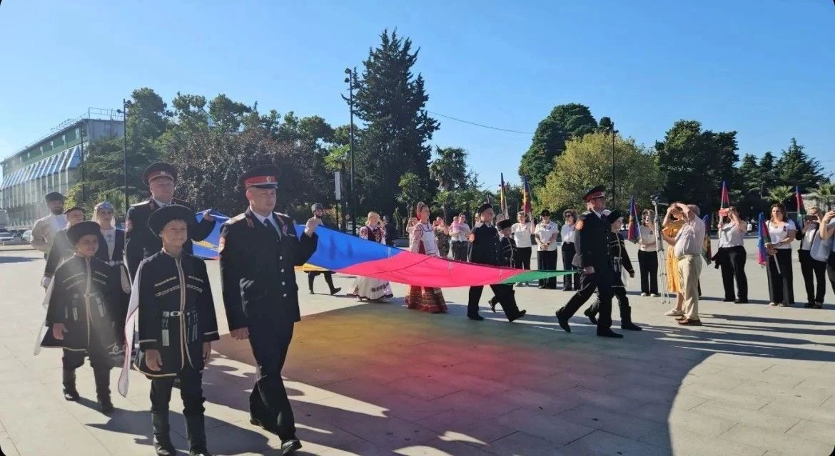 В Сочи прошла торжественная церемония поднятия Флага Краснодарского края ко дню 89-летия образования региона В Сочи прошла торжественная церемония поднятия Флага Краснодарского края ко дню 89-летия образования региона