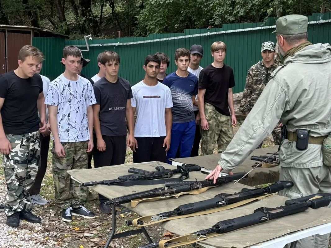 Стартовала вторая смена учебных сборов для десятиклассников Стартовала вторая смена учебных сборов для десятиклассников