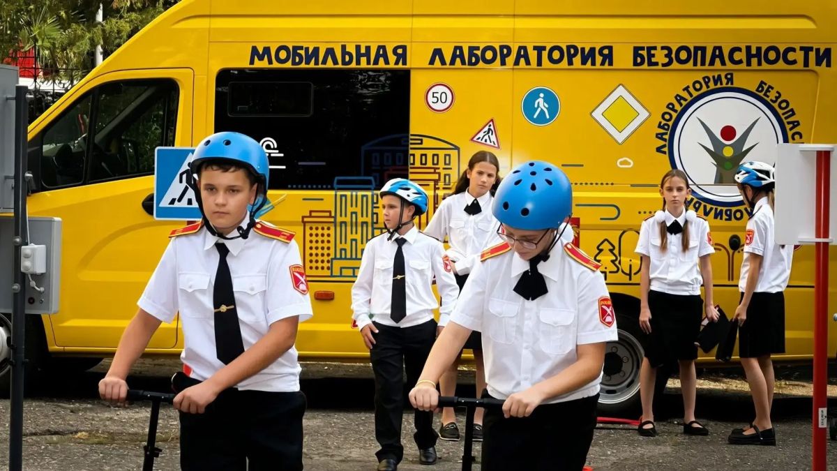 Кадеты школы №7 прошли обучение в «Мобильной лаборатории безопасности» Кадеты школы №7 прошли обучение в «Мобильной лаборатории безопасности»