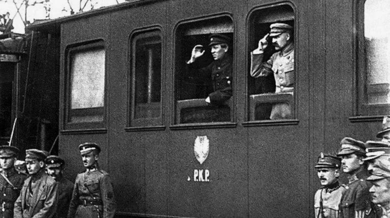 «Нападения на украинцев? Не удивляйтесь, вы славите фашистов» – Сикорский поддержал мордобои, но оправдал Пилсудского с Петлюрой «Нападения на украинцев? Не удивляйтесь, вы славите фашистов» – Сикорский поддержал мордобои, но оправдал Пилсудского с Петлюрой