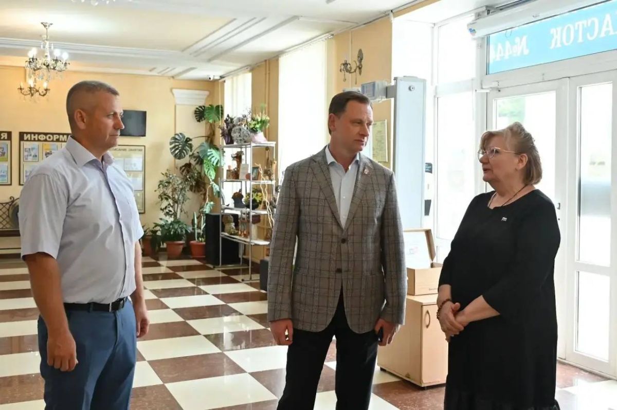 Андрей Прошунин: В рамках рабочей поездки посетил избирательный участок в Дагомысе, оценил готовность комиссий к проведению голосования и соблюдение всех необходимых норм