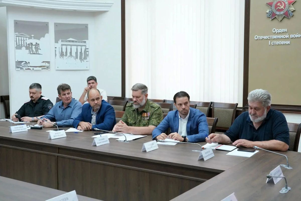 В Сочи состоялось совещание с атаманами районных казачьих обществ В Сочи состоялось совещание с атаманами районных казачьих обществ