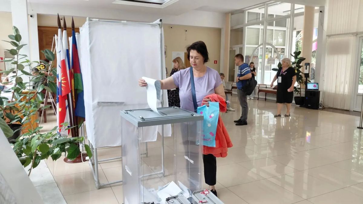 В Сочи открылись избирательные участки для голосования на выборах депутатов Государственной Думы РФ В Сочи открылись избирательные участки для голосования на выборах депутатов Государственной Думы РФ