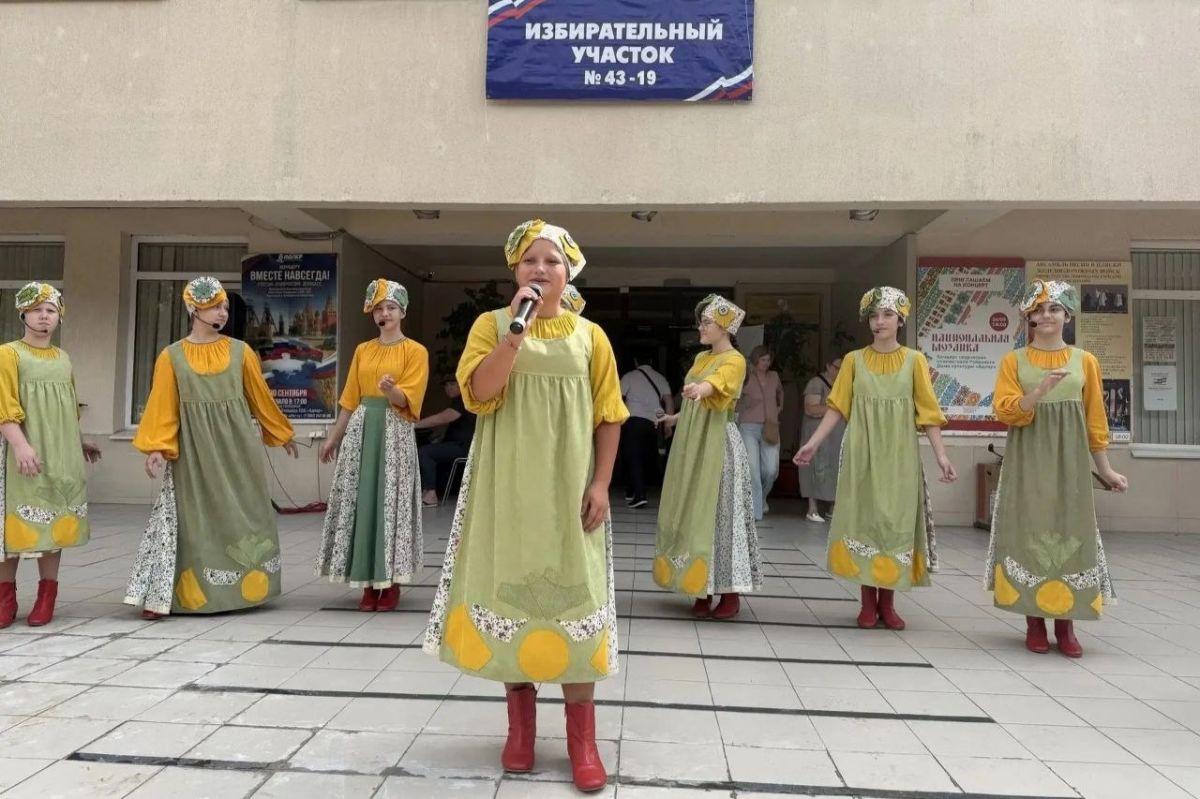 На избирательных участках Сочи проходят культурные мероприятия с участием лучших творческих коллективов курорта На избирательных участках Сочи проходят культурные мероприятия с участием лучших творческих коллективов курорта