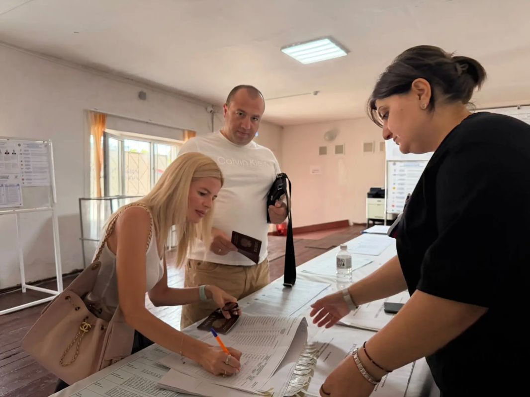 Сотрудники Госавтоинспекции г. Сочи принимают участие в голосовании Сотрудники Госавтоинспекции г. Сочи принимают участие в голосовании