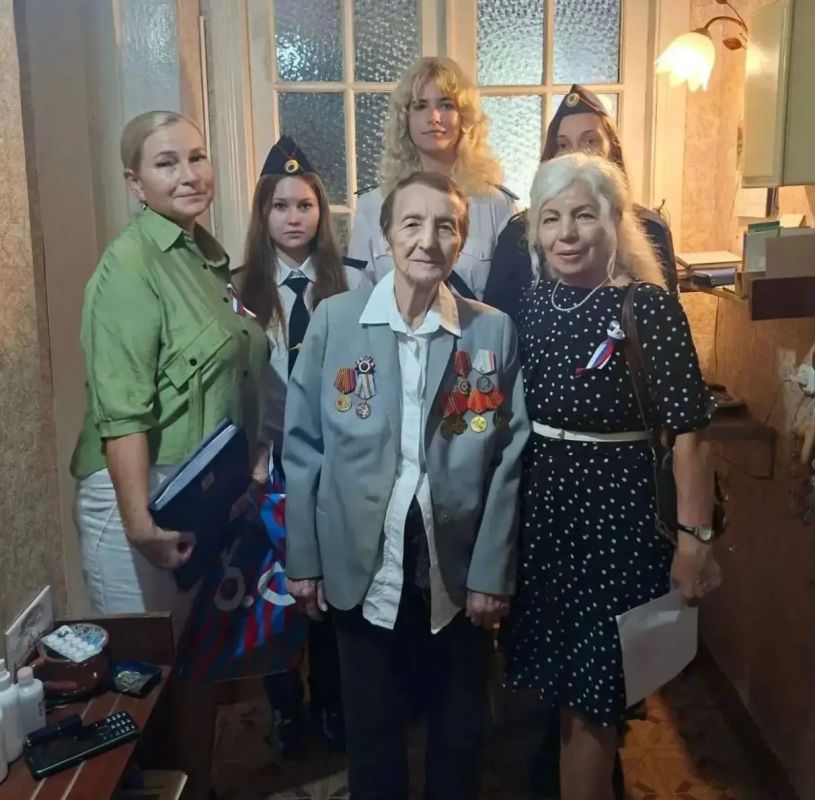 Студенты-юристы Кубанского юридического полицейского колледжа с 18 по 20 сентября работали волонтёрами на избирательных участках в Сочи Студенты-юристы Кубанского юридического полицейского колледжа с 18 по 20 сентября работали волонтёрами на избирательных участках в Сочи