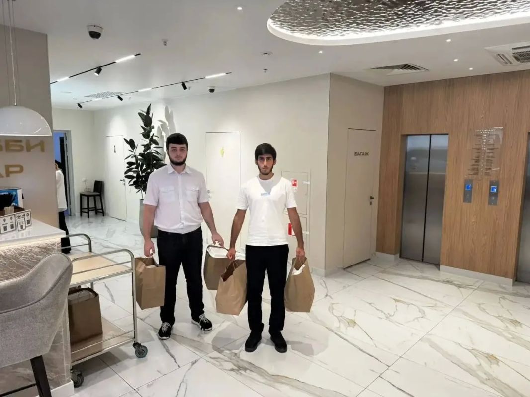 Студенты-юристы Кубанского юридического полицейского колледжа с 18 по 20 сентября работали волонтёрами на избирательных участках в Сочи Студенты-юристы Кубанского юридического полицейского колледжа с 18 по 20 сентября работали волонтёрами на избирательных участках в Сочи