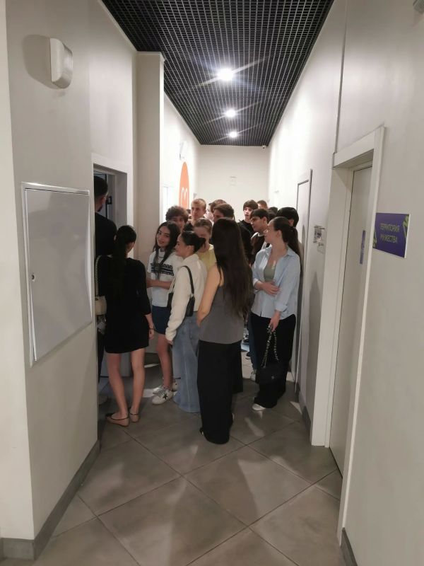 Сегодня студенты 1 курса Международного инновационного университета пришли на экскурсию в наш Дом Молодежи Сегодня студенты 1 курса Международного инновационного университета пришли на экскурсию в наш Дом Молодежи
