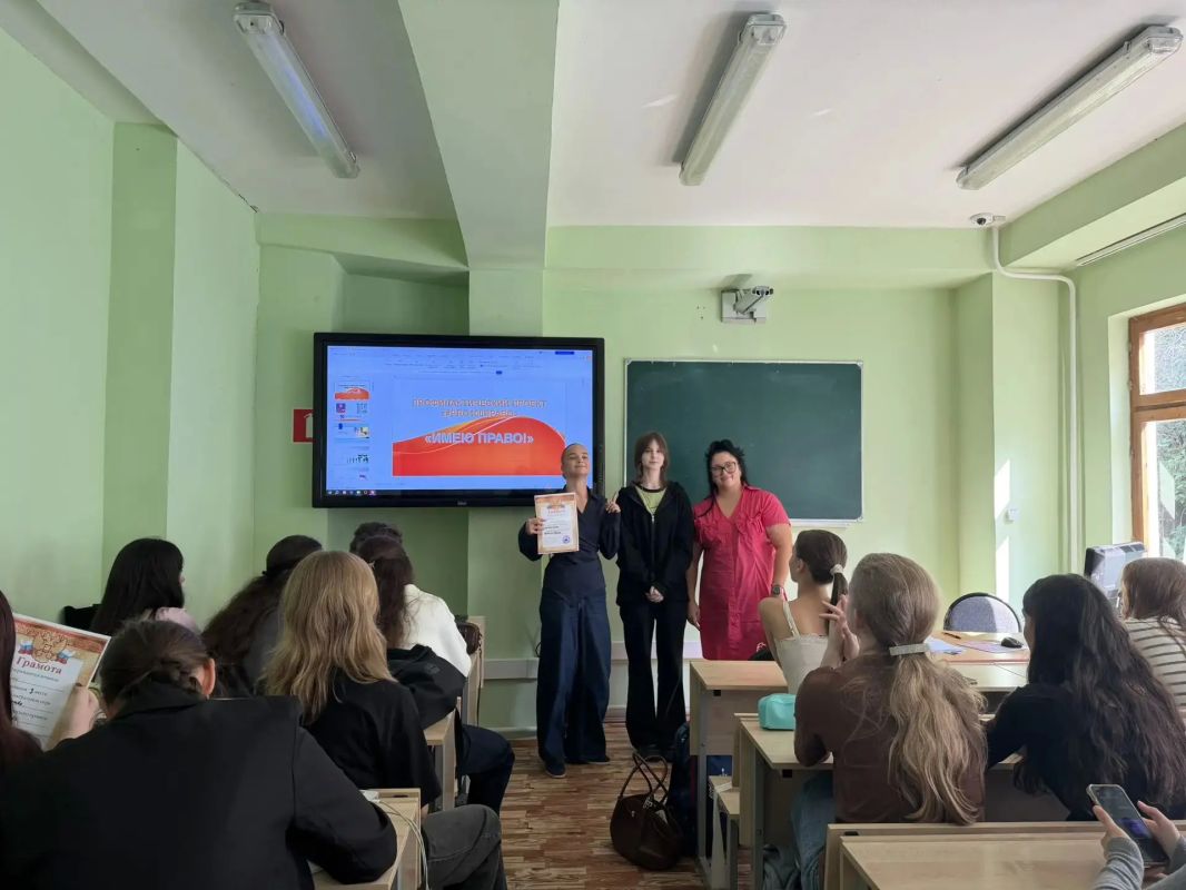 В Сочинском колледже поликультурного образования прошли интеллектуальная игра «Брейн-ринг» в рамках проекта #PRO100ПРАВО и профилактическая лекция «О чём важно помнить» В Сочинском колледже поликультурного образования прошли интеллектуальная игра «Брейн-ринг» в рамках проекта #PRO100ПРАВО и профилактическая лекция «О чём важно помнить»