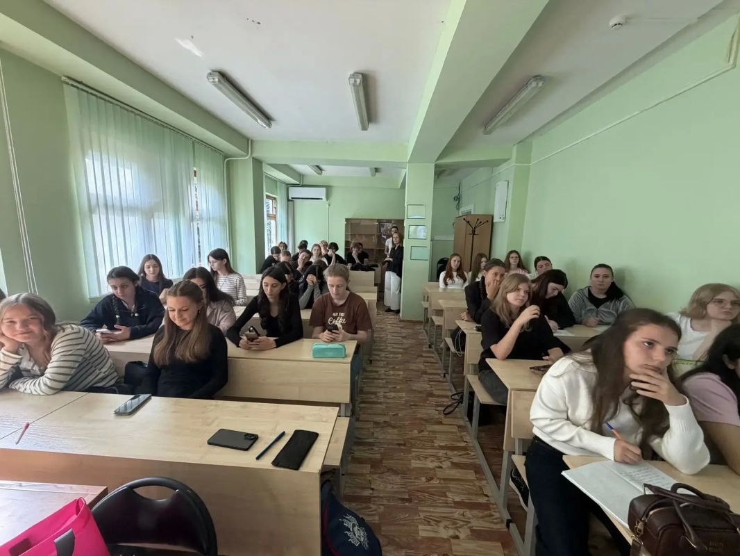 В Сочинском колледже поликультурного образования прошли интеллектуальная игра «Брейн-ринг» в рамках проекта #PRO100ПРАВО и профилактическая лекция «О чём важно помнить» В Сочинском колледже поликультурного образования прошли интеллектуальная игра «Брейн-ринг» в рамках проекта #PRO100ПРАВО и профилактическая лекция «О чём важно помнить»