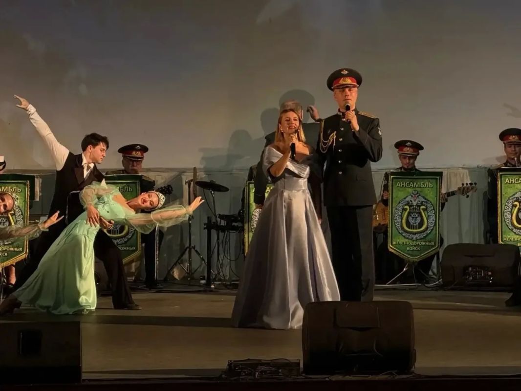 В РДК «Адлер» прошел большой концерт Ансамбля песни и пляски Железнодорожных войск МО РФ под руководством Ивана Лушина В РДК «Адлер» прошел большой концерт Ансамбля песни и пляски Железнодорожных войск МО РФ под руководством Ивана Лушина