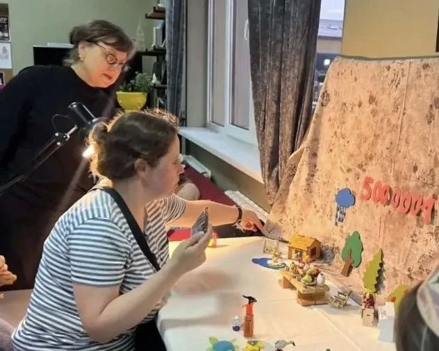 В доме культуры «Красная Поляна» ведущая киноклуба «Кислород» Татьяна Викторовна Уколова провела открытый мастер-класс для детей и родителей «Кадр за кадром: снимаем мультфильм вместе» В доме культуры «Красная Поляна» ведущая киноклуба «Кислород» Татьяна Викторовна Уколова провела открытый мастер-класс для детей и родителей «Кадр за кадром: снимаем мультфильм вместе»