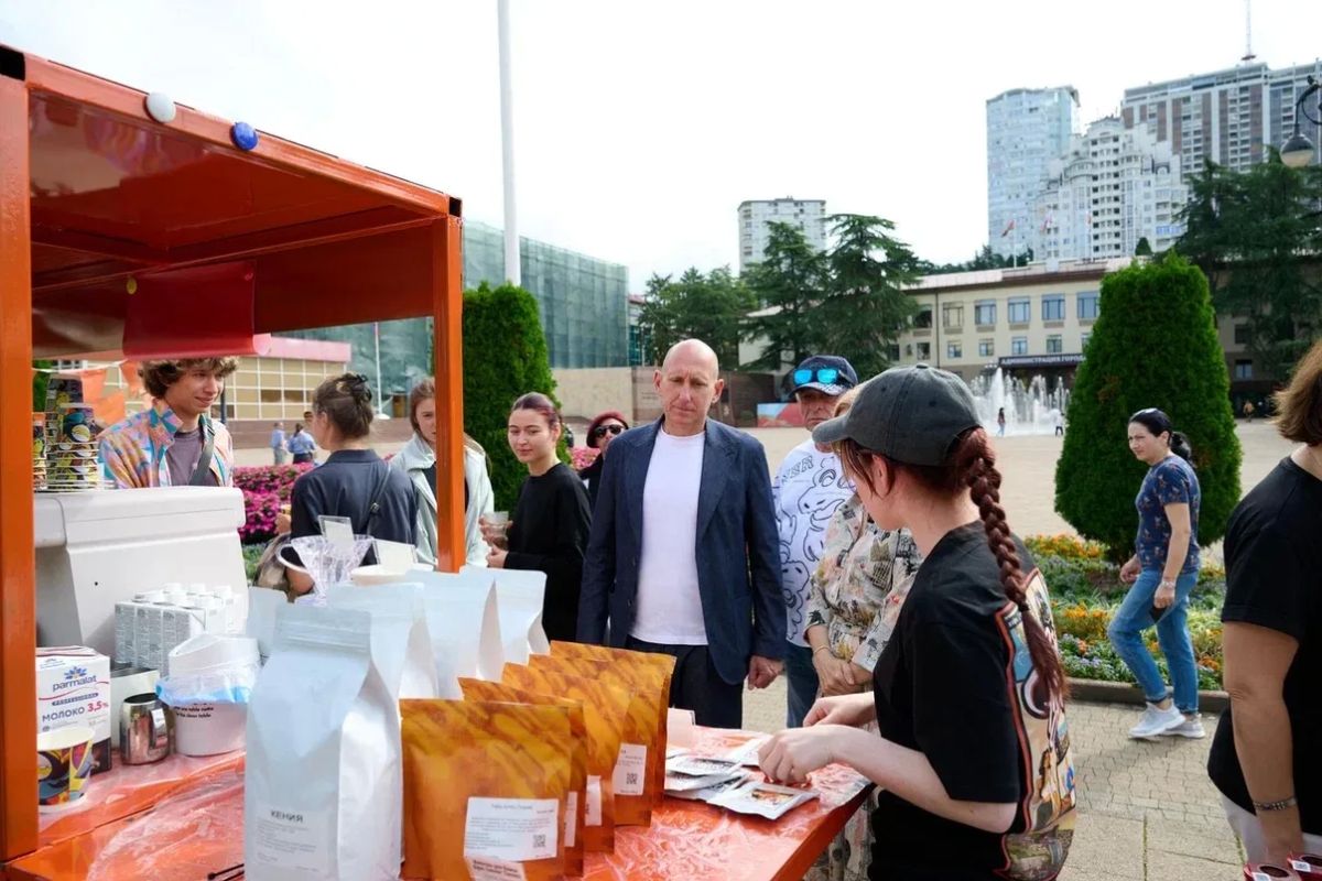 В Сочи на улице Навагинской проходит фестиваль «Кофе в Сочи» В Сочи на улице Навагинской проходит фестиваль «Кофе в Сочи»