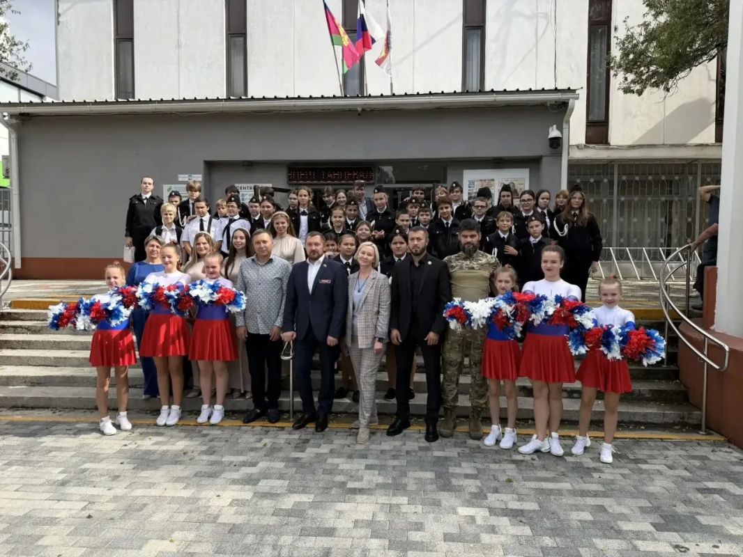 30 сентября отмечается День воссоединения Донецкой и Луганской Народных Республик, Запорожской и Херсонской областей с Российской Федерацией 30 сентября отмечается День воссоединения Донецкой и Луганской Народных Республик, Запорожской и Херсонской областей с Российской Федерацией