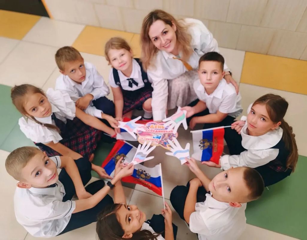В Сочи ко Дню присоединения Донбасса и Новороссии к Российской Федерации организовано более 50 мероприятий В Сочи ко Дню присоединения Донбасса и Новороссии к Российской Федерации организовано более 50 мероприятий