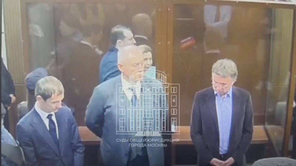 24 года заключения на двоих назначил суд экс-мэру Сочи Алексею Копайгородскому и его супруге Янине