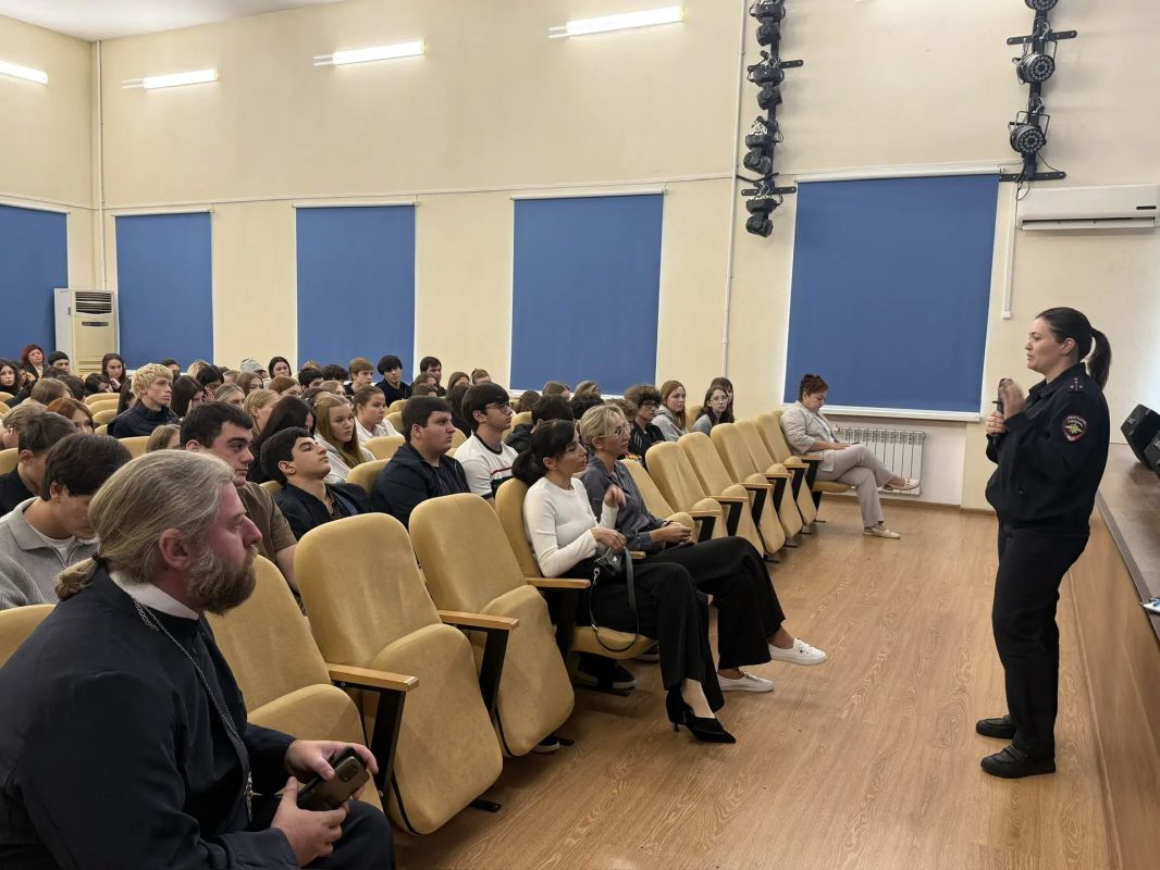 Сотрудники сочинской Госавтоинспекции в очередной раз приняли участие в социальном проекте «Профилактический маршрут безопасности», который был организован для студентов Университетского экономико-технологического колледжа