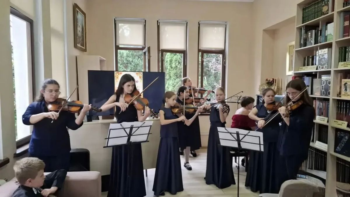 В библиотеке им. А.С. Пушкина состоялся концерт «Осеннее настроение» для читателей и гостей серебряного возраста В библиотеке им. А.С. Пушкина состоялся концерт «Осеннее настроение» для читателей и гостей серебряного возраста