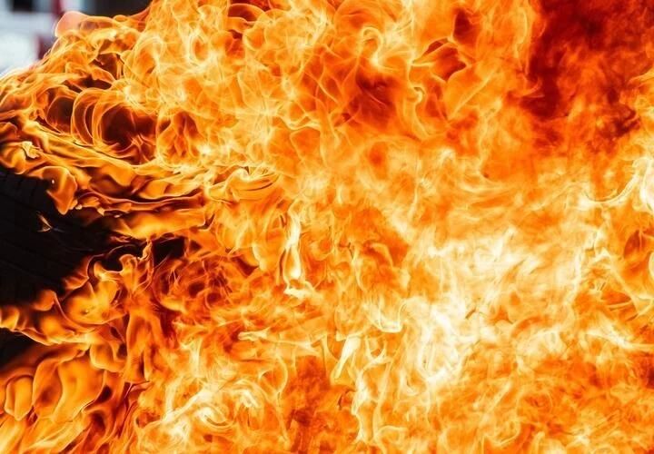 Судно в Чёрном море вблизи Сочи, предположительно, загорелось после атаки безэкипажного катера, пишет канал Readovka