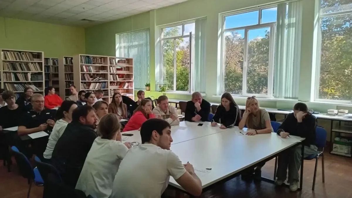 В Центральной городской библиотеке города Сочи прошла Всероссийская акция «Спортивный диктант» В Центральной городской библиотеке города Сочи прошла Всероссийская акция «Спортивный диктант»
