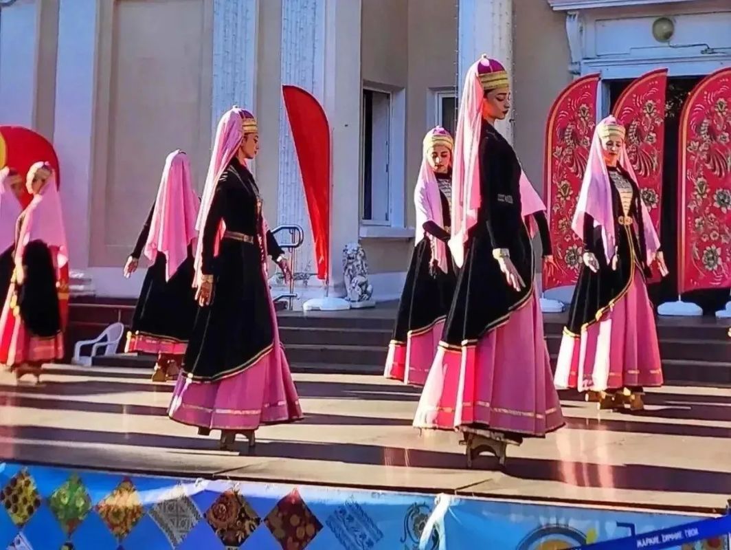 В Сочи завершился Межрегиональный фестиваль «Черноморская палитра» В Сочи завершился Межрегиональный фестиваль «Черноморская палитра»