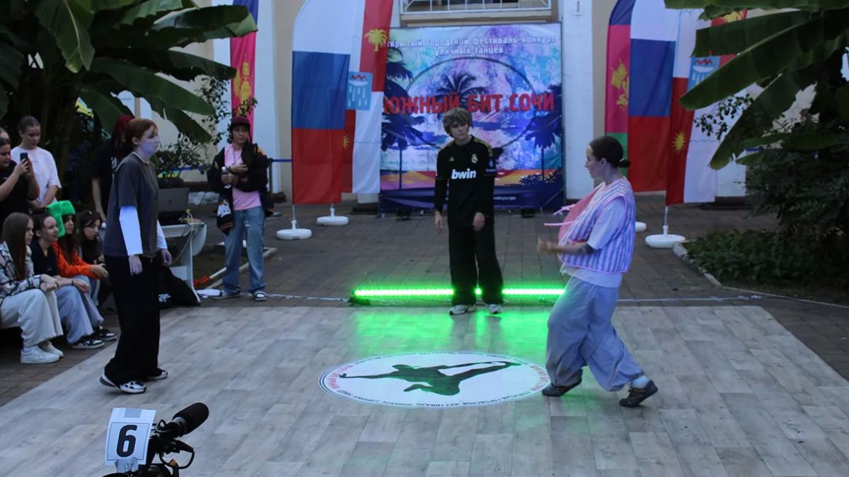 В Сочи ярко и энергично прошёл традиционный фестиваль уличных танцев «Южный Бит В Сочи ярко и энергично прошёл традиционный фестиваль уличных танцев «Южный Бит
