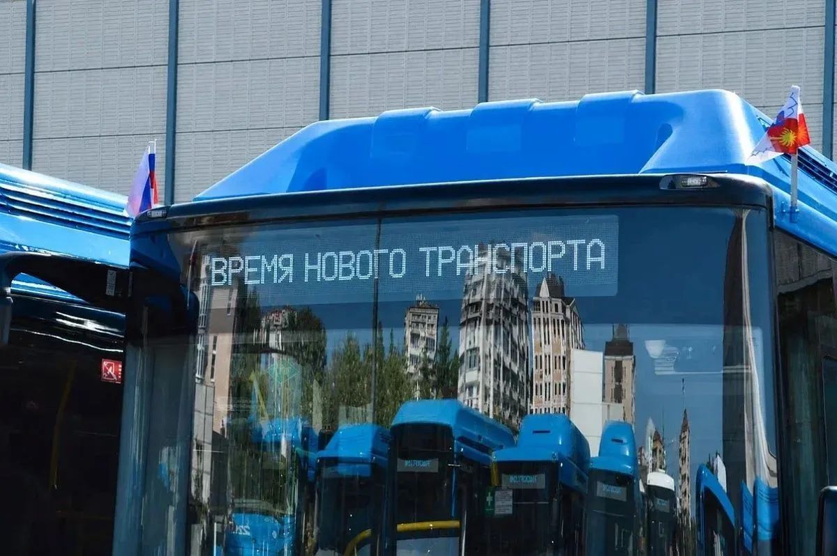 Глава Сочи Андрей Прошунин осмотрел 37 новых городских автобусов Глава Сочи Андрей Прошунин осмотрел 37 новых городских автобусов