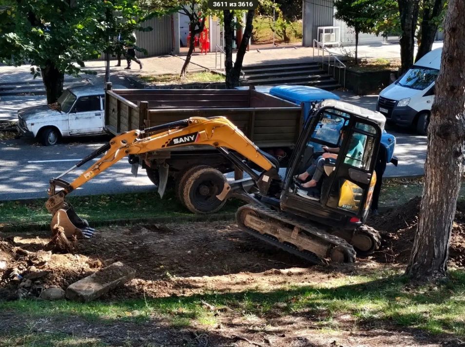 В Сочи приступили к благоустройству сквера в переулке Павлова В Сочи приступили к благоустройству сквера в переулке Павлова