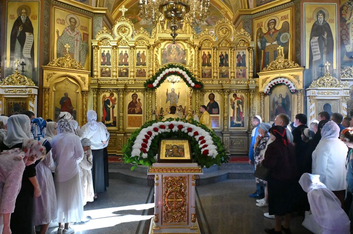 В Сочи отмечают 135-летие со дня освящения собора Архистратига Михаила В Сочи отмечают 135-летие со дня освящения собора Архистратига Михаила