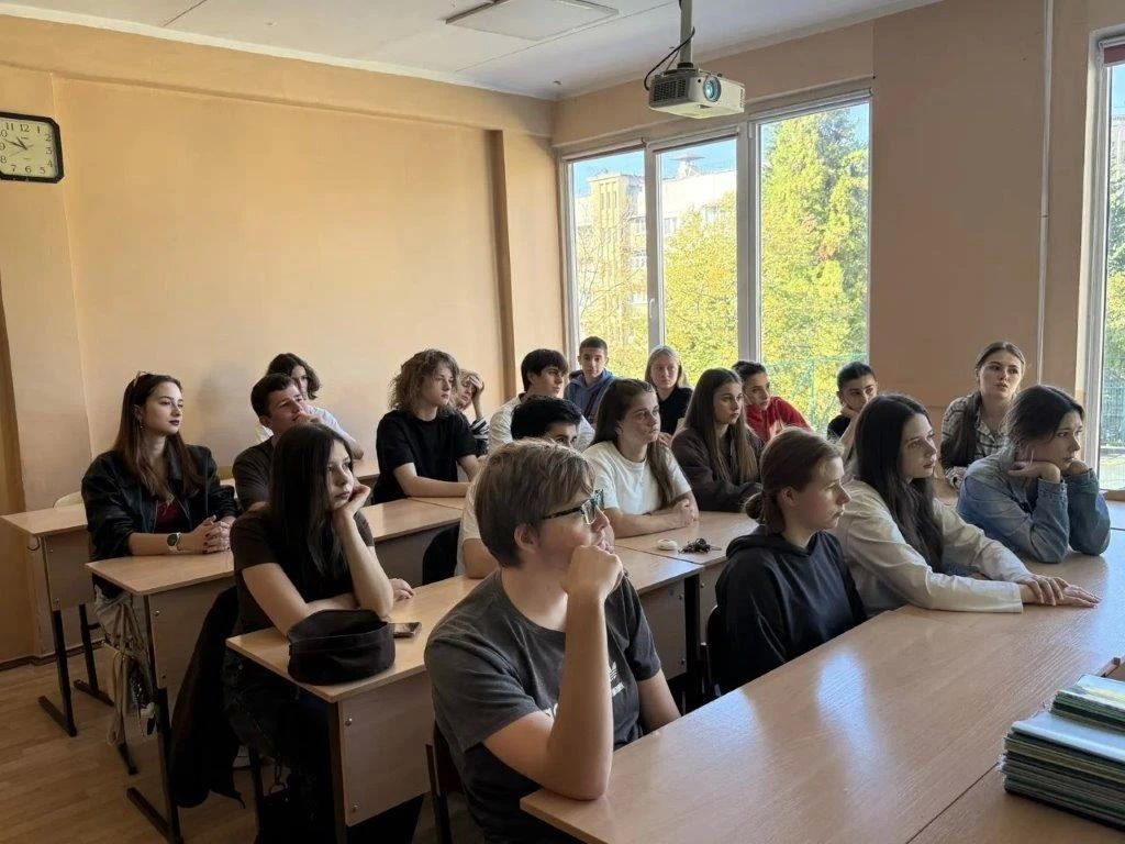 Выпускники города Сочи на вебинаре КубГУ: шаг к успешной сдаче экзаменов Выпускники города Сочи на вебинаре КубГУ: шаг к успешной сдаче экзаменов