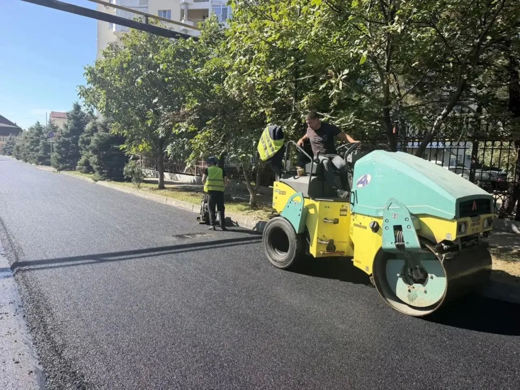 На улице Аэродромной ведется укладка асфальта На улице Аэродромной ведется укладка асфальта