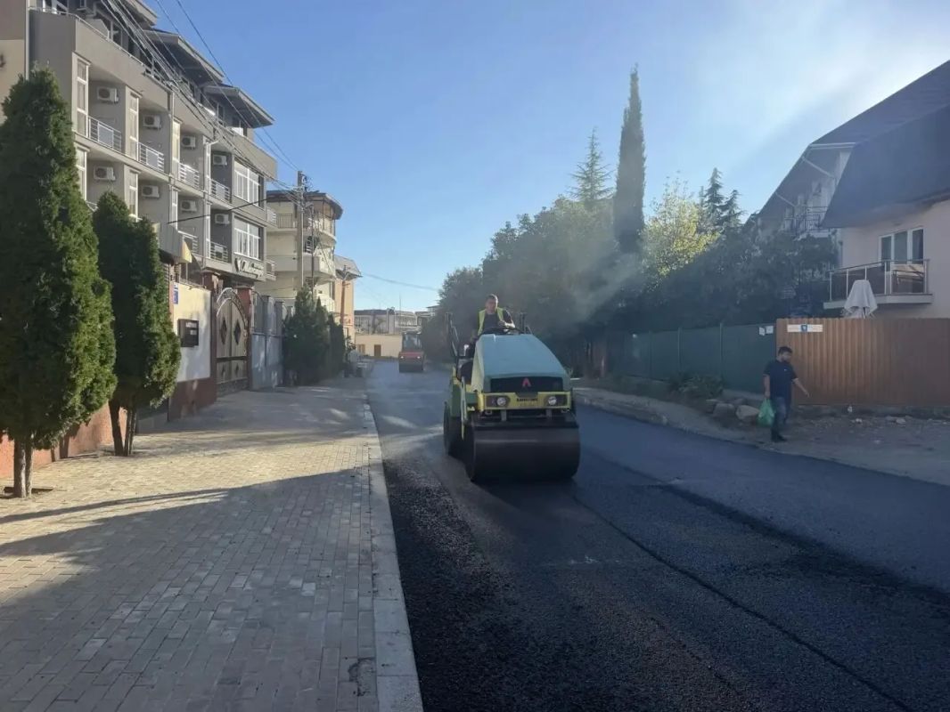 На улице Аэродромной ведется укладка асфальта На улице Аэродромной ведется укладка асфальта