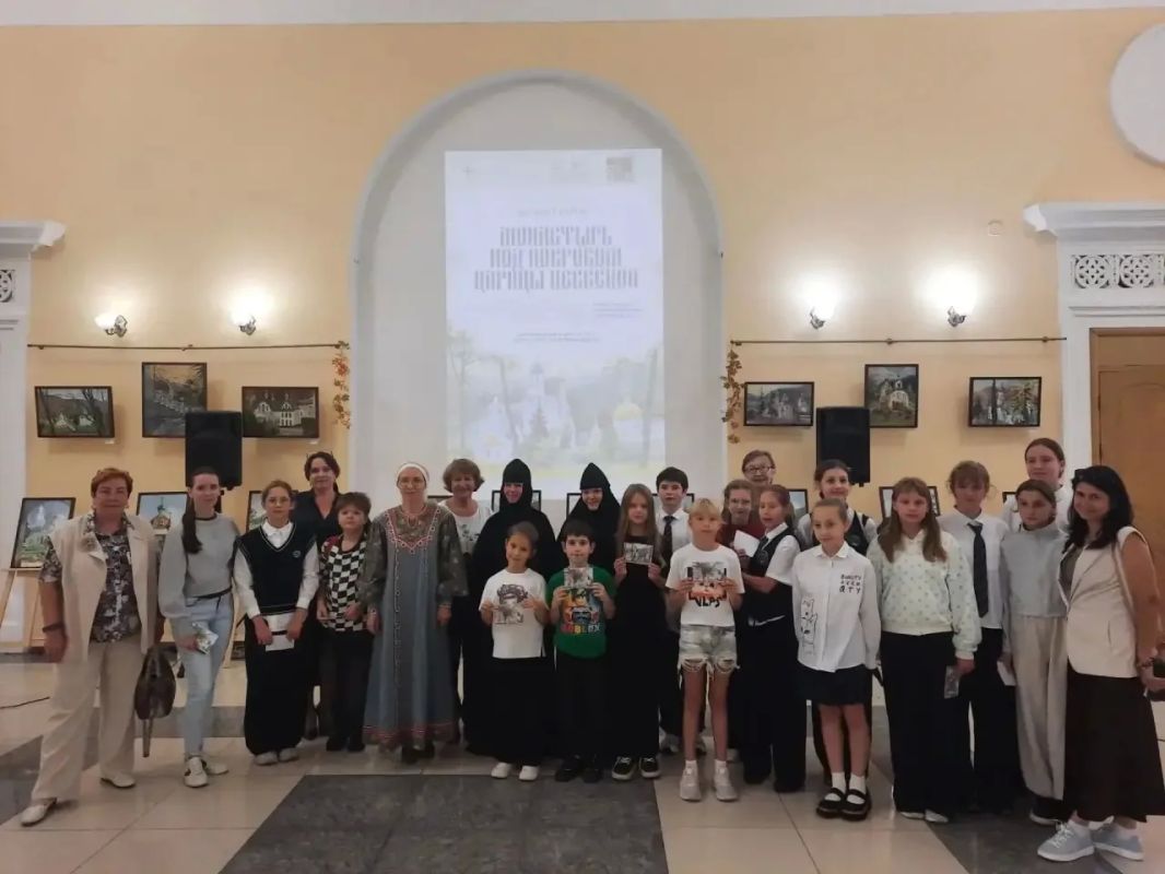 В Доме творчества и досуга «Луч» открылась выставка современных художников «Монастырь под покровом Царицы Небесной» В Доме творчества и досуга «Луч» открылась выставка современных художников «Монастырь под покровом Царицы Небесной»